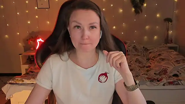 desperatehousewife   online show from April 18, 4:04 am