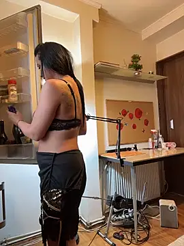 Hotmomcheckk  online show from November 15, 1:01 pm