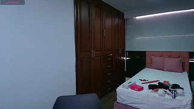 Raquel jones online show from September 10, 6:52 pm