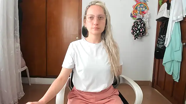 Adele johnsonn1 online show from November 10, 3:18 pm