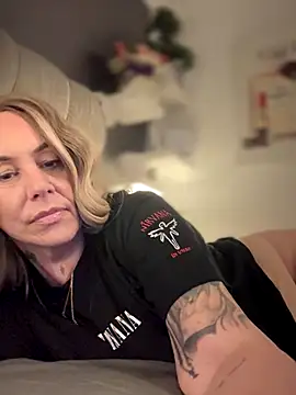 blondebitch2 online show from November 15, 3:24 pm