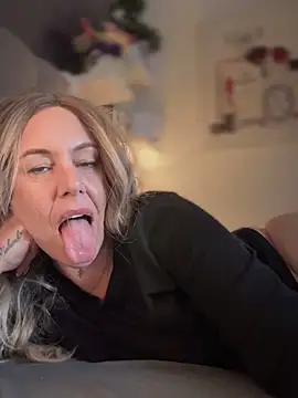 blondebitch2 online show from November 11, 1:41 pm