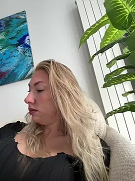 LuisaBecker online show from January 17, 10:23 am