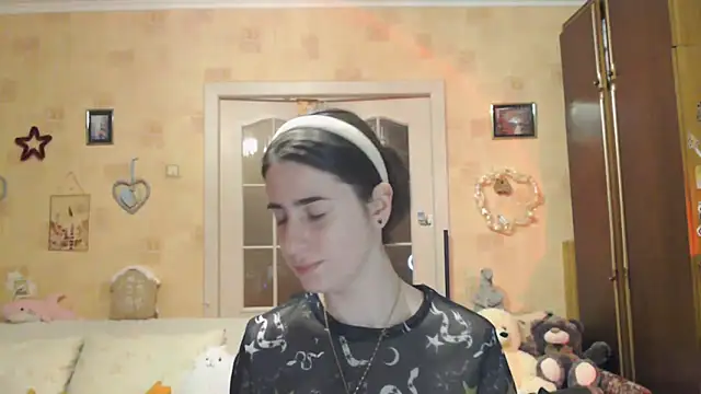 Snapshot of INELIKA chatting on October 18, 9:27 pm INELIKA online show from October 18, 9:27 pm