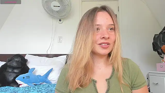 Sophy Bunny online show from May 6, 4:11 pm