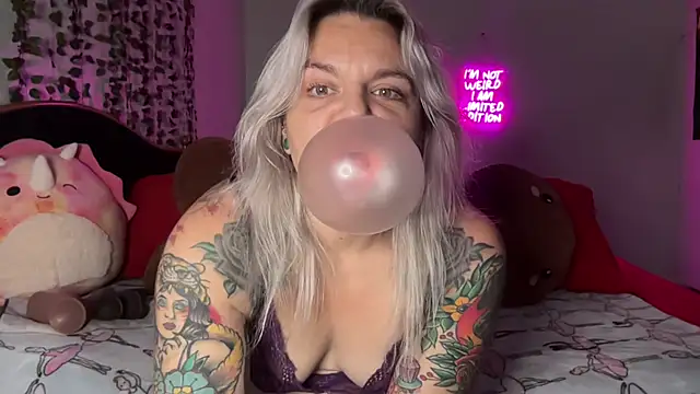 CherryBombBomb online show from July 25, 6:09 am