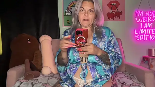 CherryBombBomb online show from July 8, 5:09 am