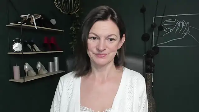 VivianWILD online show from September 29, 6:40 am