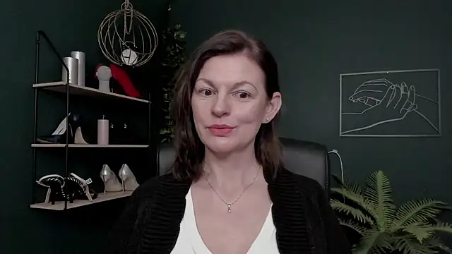 VivianWILD online show from January 7, 7:45 am