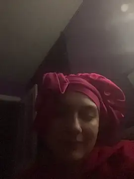 Snapshot of itzcheyduh chatting on October 23, 11:11 pm itzcheyduh online show from October 23, 11:11 pm
