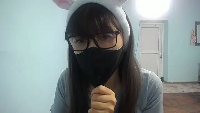 Snapshot of elllaaxx chatting on October 17, 4:27 am elllaaxx online show from October 17, 4:27 am