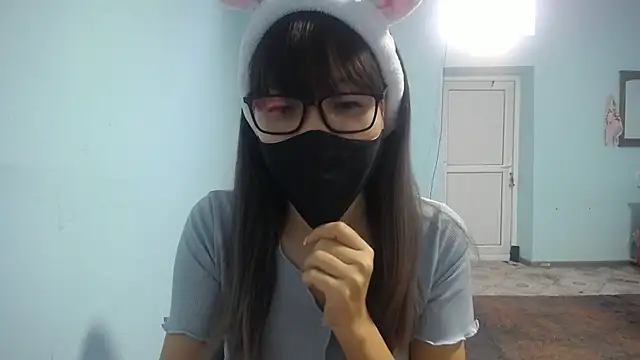 Snapshot of elllaaxx chatting on October 15, 3:31 am elllaaxx online show from October 15, 3:31 am