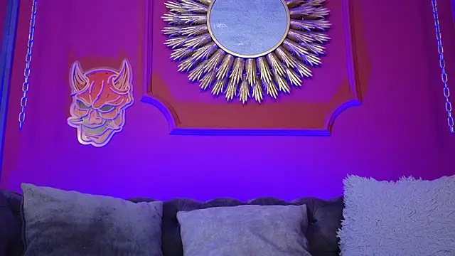 Julieta Russell online show from December 3, 1:24 pm