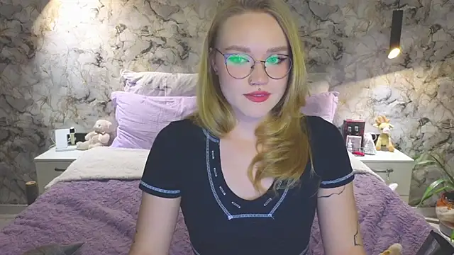Snapshot of Aurora_Golden1 chatting on October 20, 5:16 pm Aurora Golden1 online show from October 20, 5:16 pm