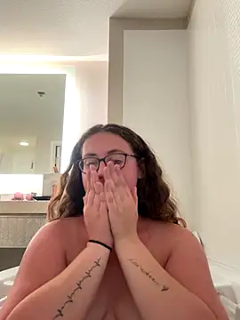 MaxxxyGirl online show from October 23, 5:46 am