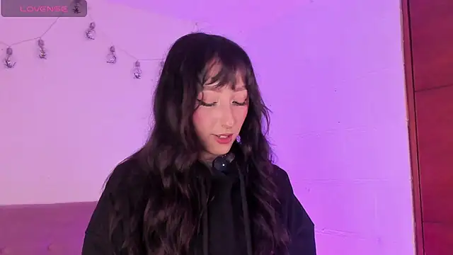 v1cky  online show from February 15, 12:02 am