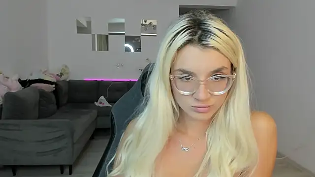 Snapshot of LovelyBianca chatting on September 15, 9:55 pm LovelyBianca online show from September 15, 9:55 pm