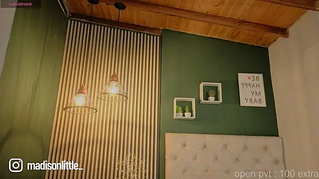 madison little  online show from October 4, 3:27 pm