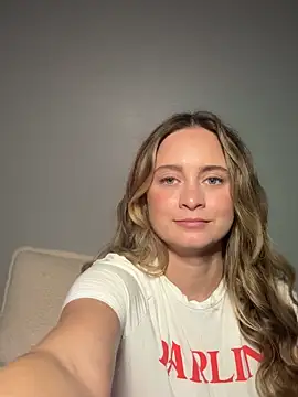 Snapshot of Sophie_Raegan chatting on October 22, 2:55 pm Sophie Raegan online show from October 22, 2:55 pm