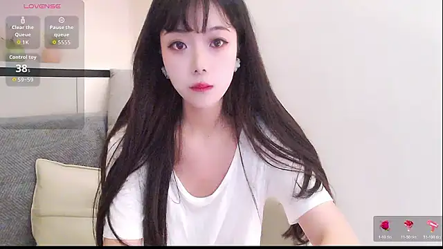 stella lolio online show from February 1, 12:15 pm