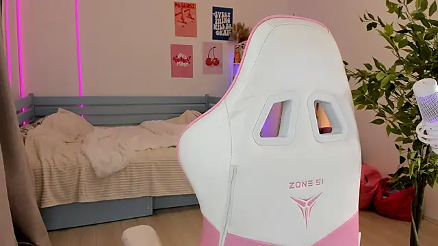 Lily Young online show from November 10, 5:02 am