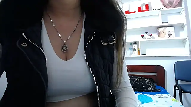 Luna girlhot  online show from February 1, 6:28 pm