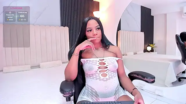 Madiee Rhea online show from February 5, 8:01 pm