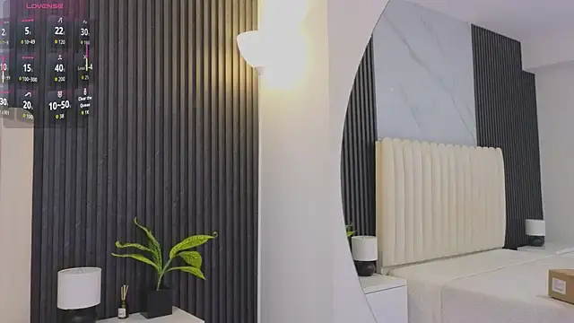 Madiee Rhea online show from March 28, 2:11 am