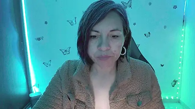 Lady breaks hearts online show from March 1, 10:37 am