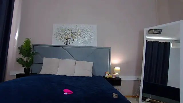 NicoleRosss online show from March 1, 10:15 am