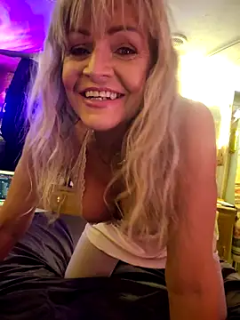 annika lately online show from April 10, 3:23 am