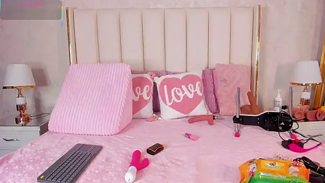 CahitlinBell online show from January 7, 5:55 am