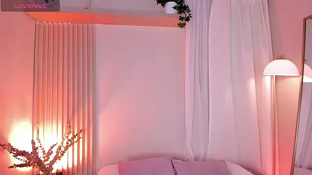 mara brooks online show from April 7, 11:07 pm