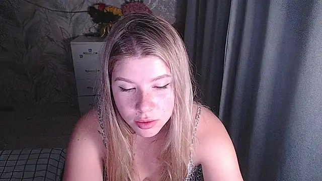 Snapshot of MelissaXKinky chatting on October 23, 6:47 pm MelissaXKinky online show from October 23, 6:47 pm