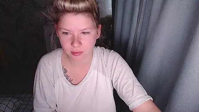 Snapshot of MelissaXKinky chatting on October 25, 2:19 am MelissaXKinky online show from October 25, 2:19 am