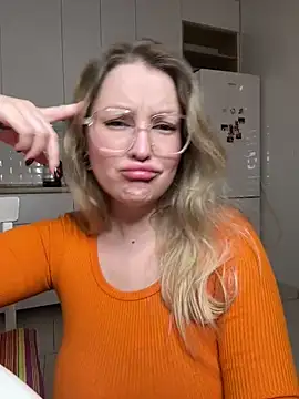 Teya moon  online show from November 17, 4:51 pm