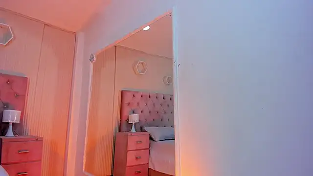 Agathaargent  online show from November 28, 4:37 am