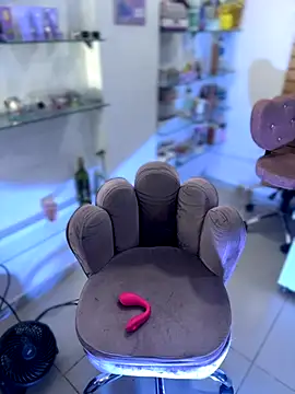 Amber Martins  online show from November 5, 12:05 am