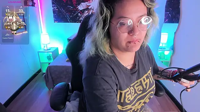 lucky-leah online show from October 24, 4:08 am