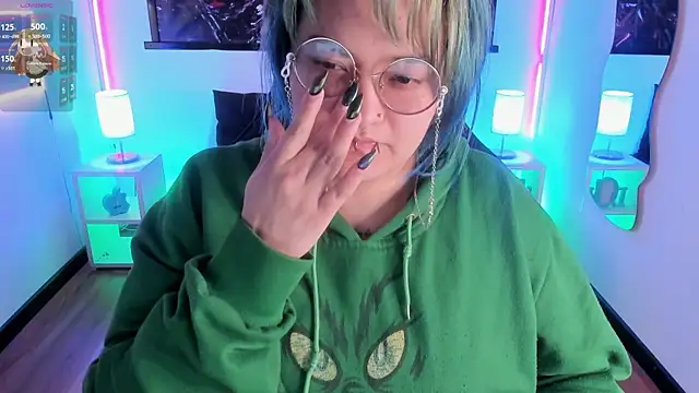 lucky-leah online show from April 1, 3:40 am