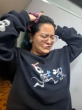 lucky-leah online show from April 7, 3:30 am