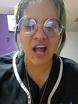 lucky-leah online show from September 25, 4:22 am