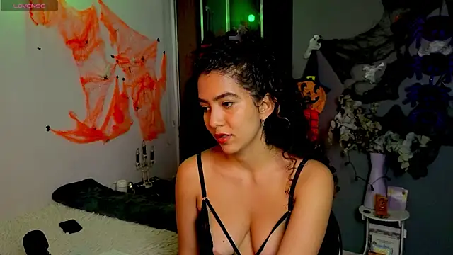 Maithe Perroni online show from October 18, 12:57 am