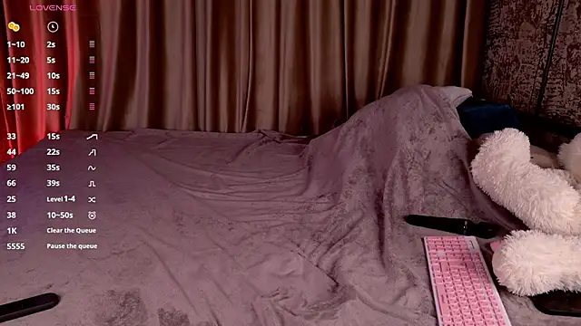 FreyaRaya online show from April 16, 3:18 am