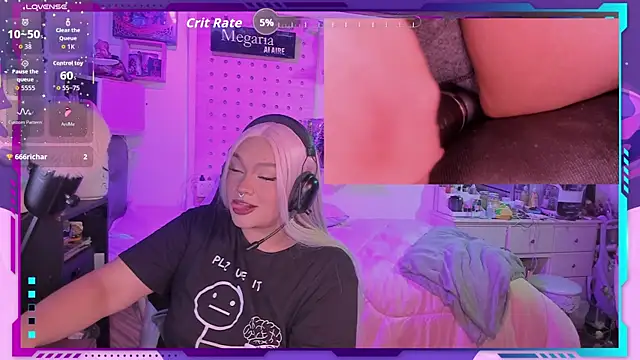 Snapshot of MegariaB chatting on October 3, 3:44 am MegariaB online show from October 3, 3:44 am