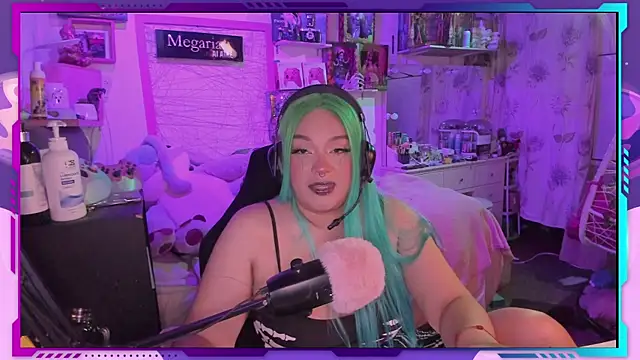 Snapshot of MegariaB chatting on September 18, 3:38 am MegariaB online show from September 18, 3:38 am