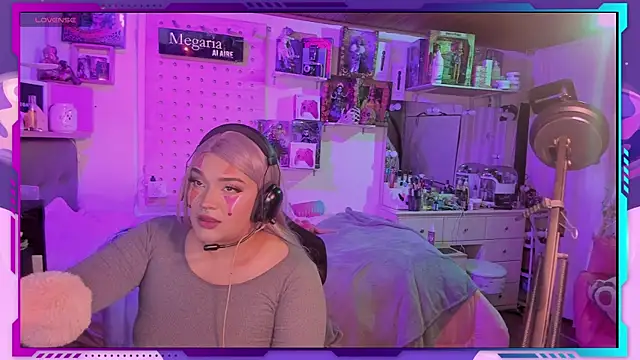 Snapshot of MegariaB chatting on October 7, 4:06 am MegariaB online show from October 7, 4:06 am