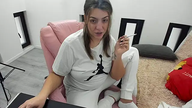 Dyana Kaylinn online show from February 15, 5:54 am