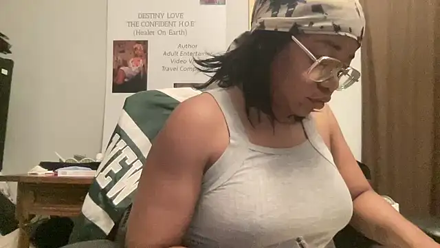 MommyConfident online show from May 27, 1:57 am