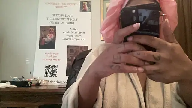 MommyConfident online show from April 19, 9:39 pm